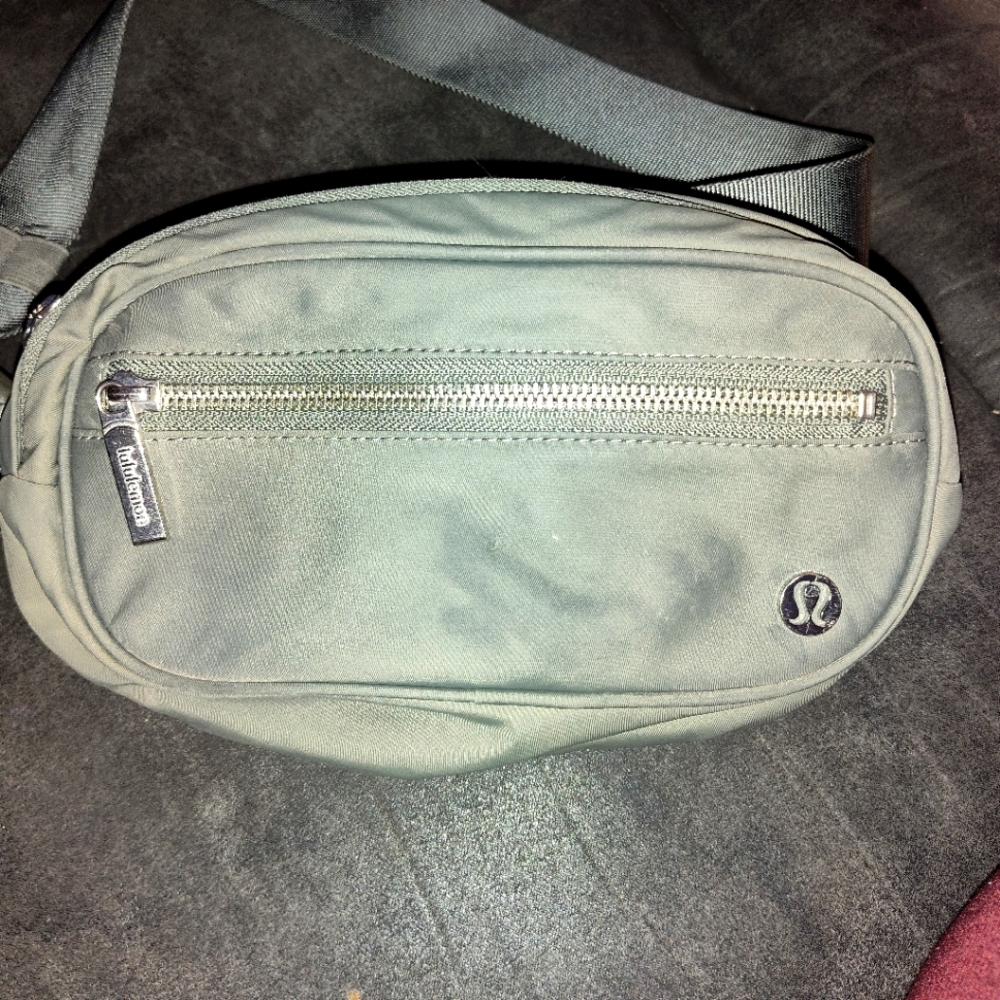 Lululemon wonderlust bag